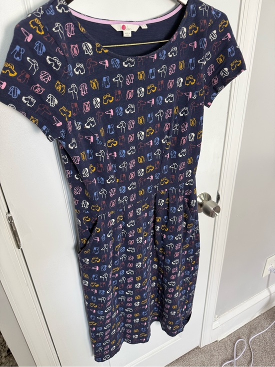 Boden Dresses & Skirts - Boden Navy Short-Sleeve Dress with Multicolor Novelty Print
